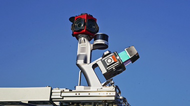 L'AU20 permet d'obtenir des nuages de points précis et des images panoramiques immersives adaptées à diverses applications d'arpentage et de cartographie.