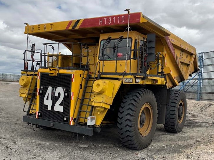 Veículo portuário autónomo equipado com o sistema de posicionamento CGI-610.