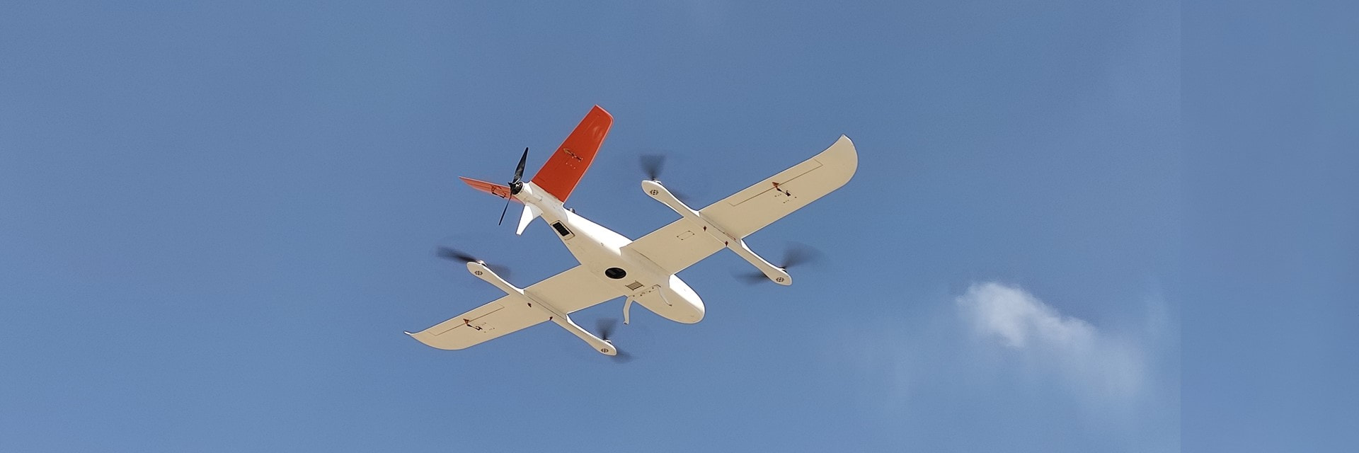 Un drone VTOL de longue durée dans le ciel pour la mission de relevé et de cartographie
