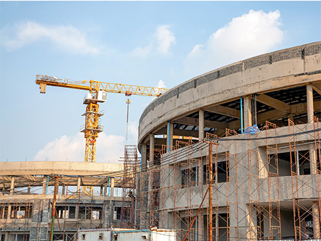 Os sistemas GNSS aumentam a precisão e a eficiência nos levantamentos de valas de construção.