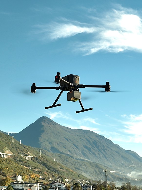 AlphaAir 6 montado en el UAV X500 durante una misión de cartografía urbana