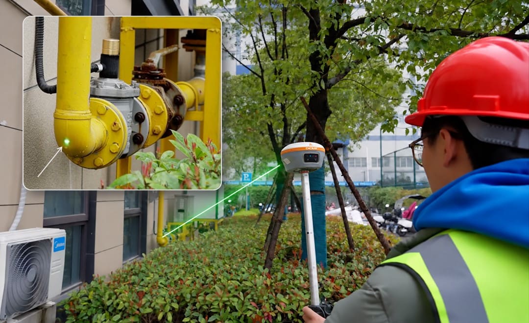 Un géomètre utilise un récepteur i85 pour effectuer des levés topographiques de gazoducs surélevés depuis le sol.