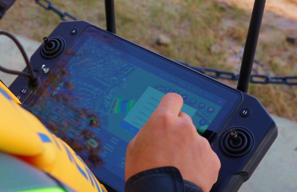 Apache 6 USV equipado con un sistema MBES HQ-400M para la realización de levantamientos hidrográficos