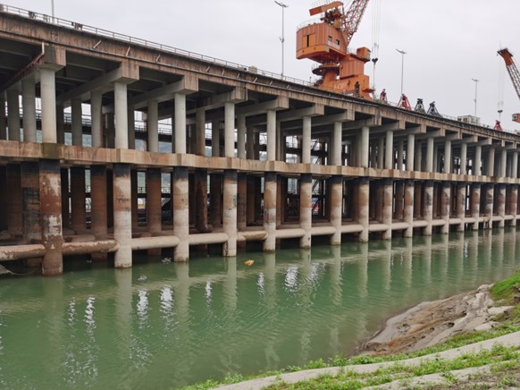 Apache USV Conducting Hydrographic Survey in Obstructed Port Environment with GNSS INS System