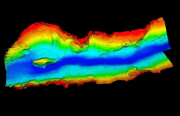 Apache 6 USV equipado con un sistema MBES HQ-400M para la realización de levantamientos hidrográficos