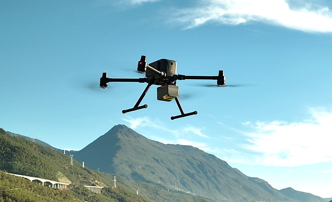 AlphaAir 6 mounted on X500 UAV during urban mapping mission