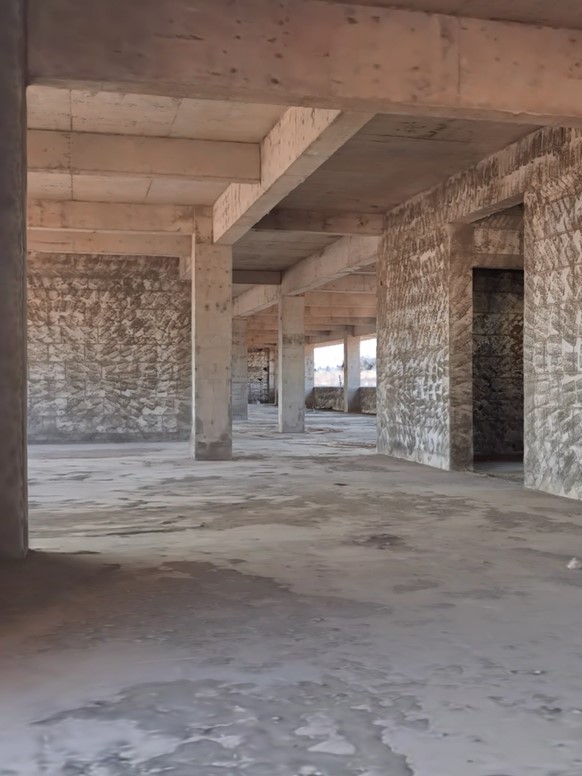Interior represented as a 3D Gaussian Splatting model.