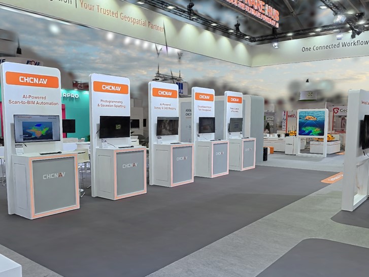 Exhibition hall 3DGS model before pedestrian filtering.