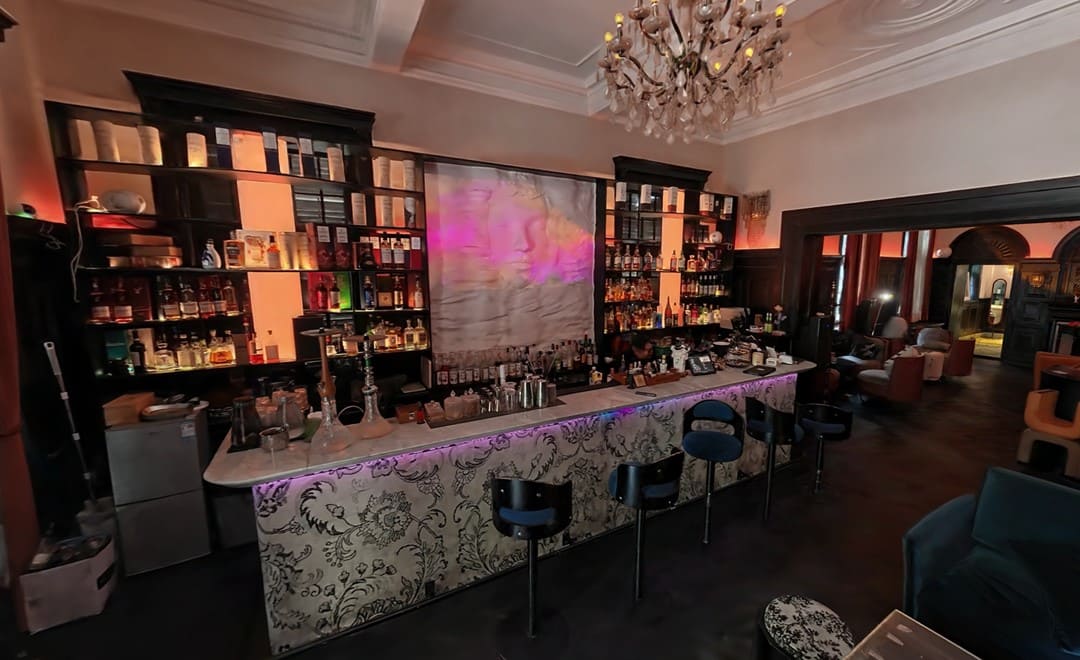 Hotel bar 3DGS model captured with the CHCNAV RS7 and Insta360.