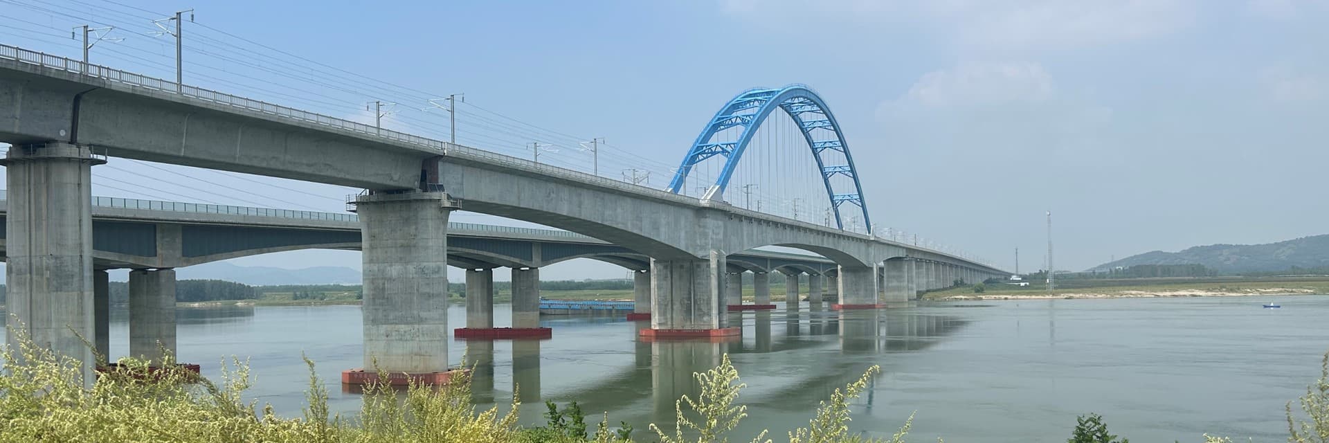 Levé aérien avec l'AlphaAir 10 autour du pont Hanjiang Yangtze River.