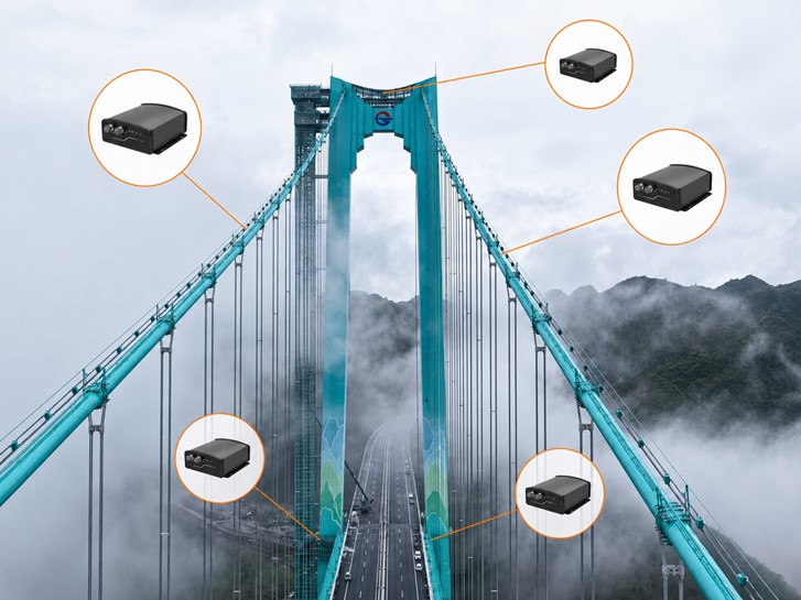 An der Huajiang-Canyon-Brücke installierter CHCNAV-GNSS-Überwachungsempfänger