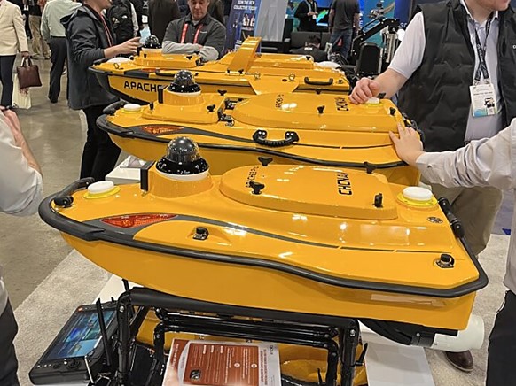 CHCNAV Ingeniero de Soporte Técnico con Apache 6 USV en GeoWeek 2026