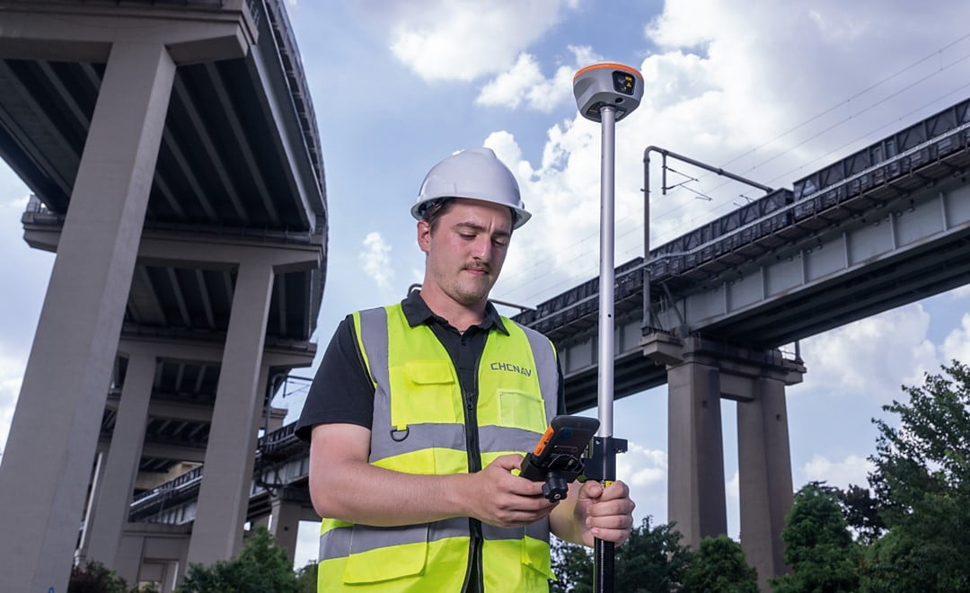 El CHCNAV i85 se utiliza en proyectos de topografía de autopistas y construcción de carreteras
