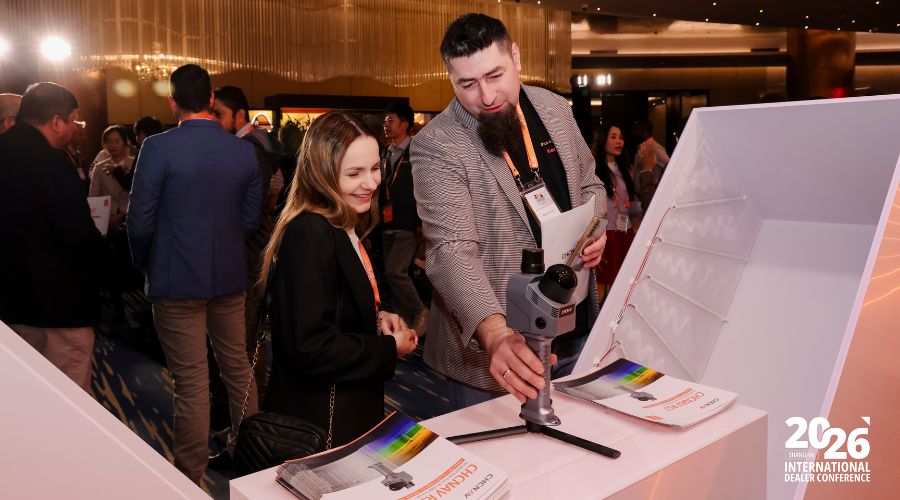 RS7は、屋内での信頼性の高い3Dキャプチャを実現するCHCNAVのハンドヘルドLiDAR + SLAMスキャナーです。