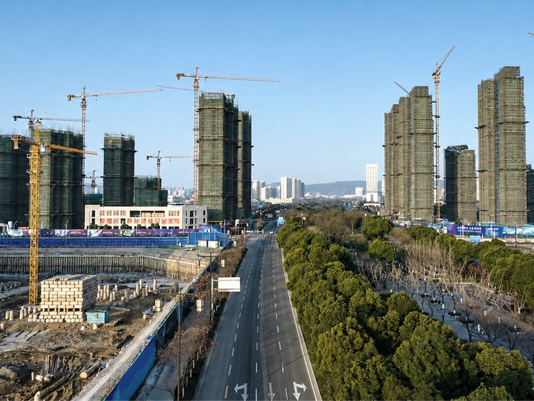 La technologie GNSS améliore la précision des travaux de construction et renforce la sécurité sur les chantiers.