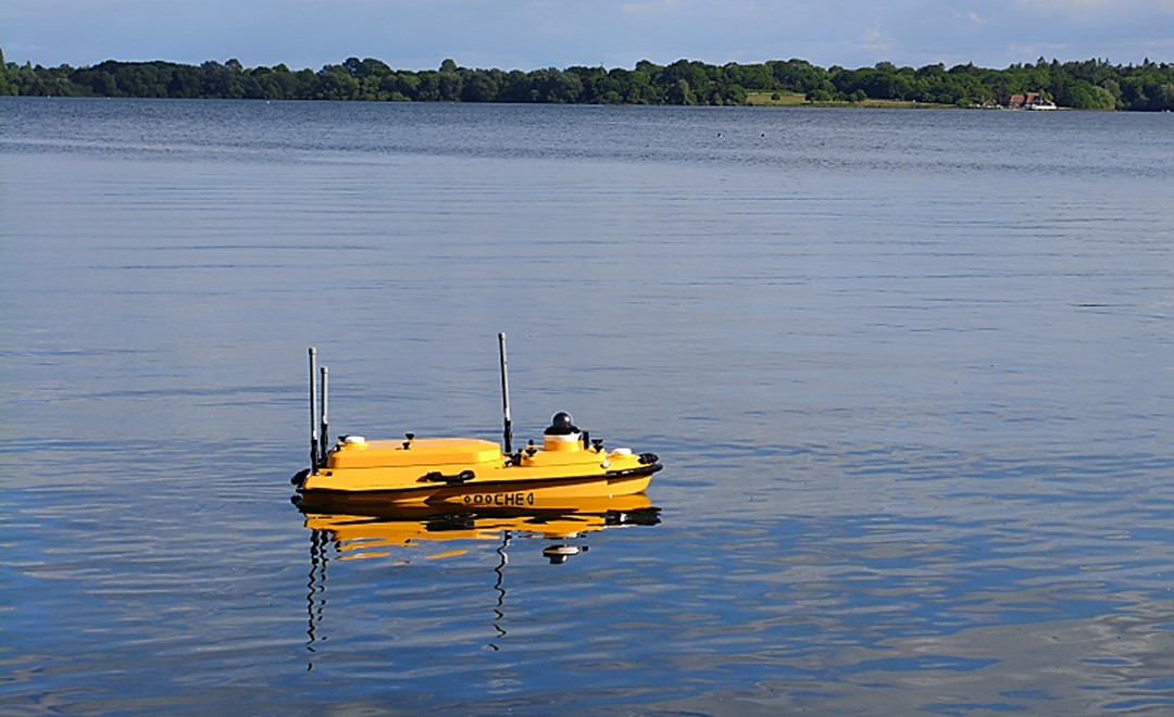 Apache 4 USV carrying an HQ-400 multibeam echosounder on a reservoir.