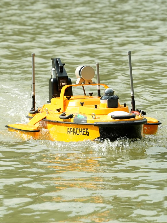 Apache 6 USV equipado con un sistema MBES HQ-400M para la realización de levantamientos hidrográficos
