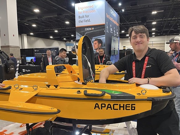 CHCNAV Ingeniero de Soporte Técnico con Apache 6 USV en GeoWeek 2026